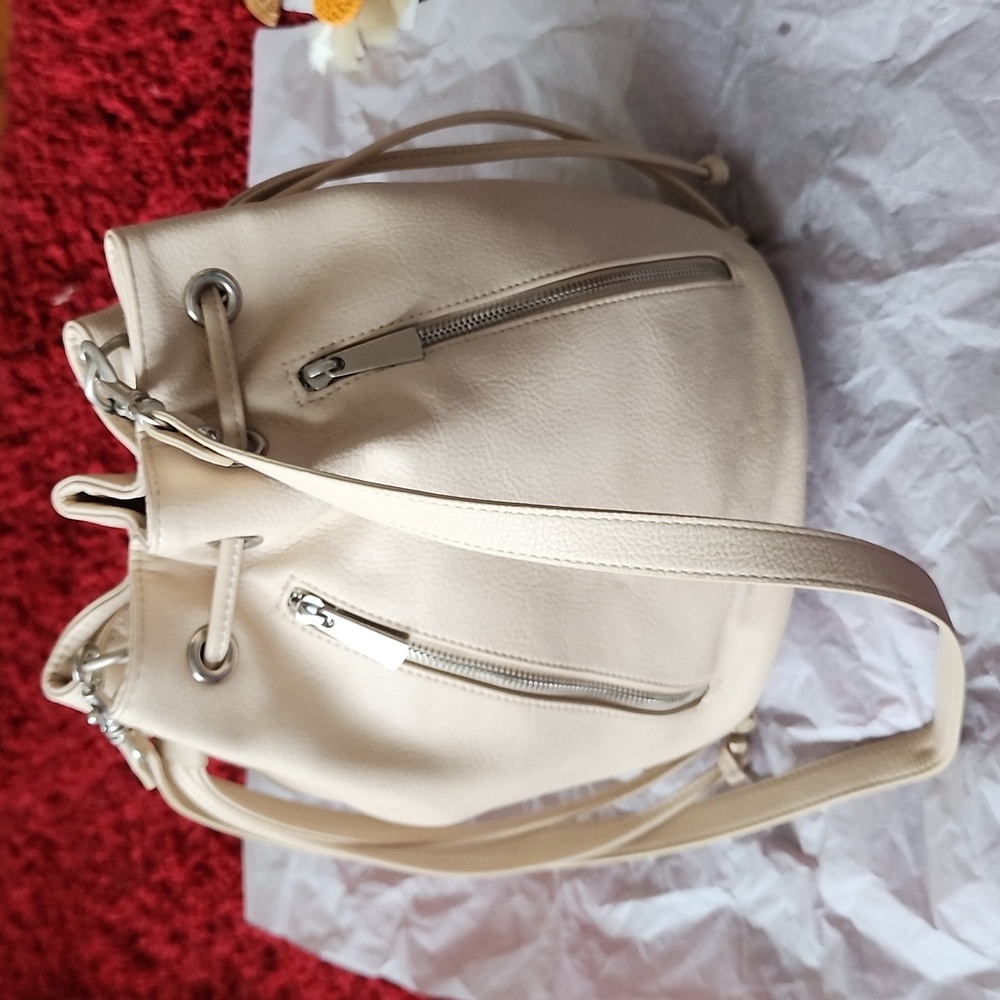 EXPRESS Bucket Bag